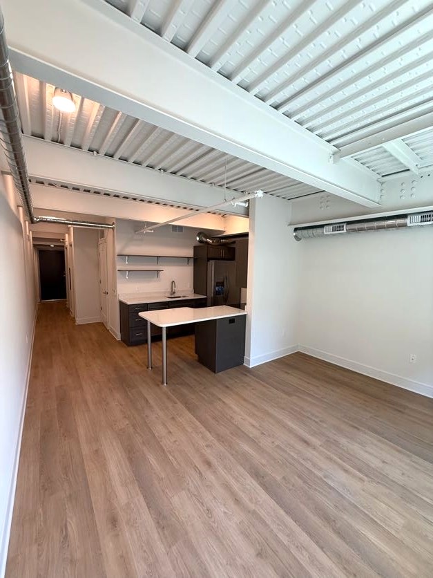 1BR - 670SF